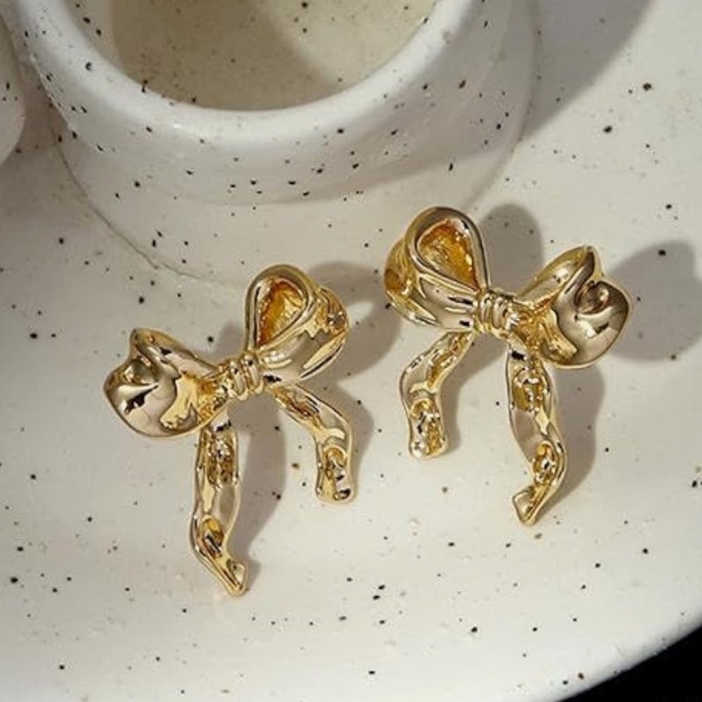 14K Gold Bowknot Lightweight Small Hoop Earrings